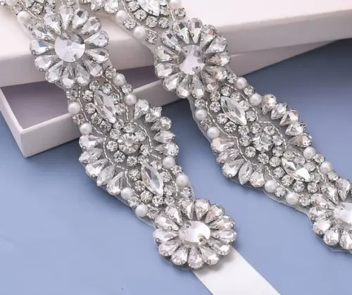 Cinto Aplique flores de strass prata e pérolas