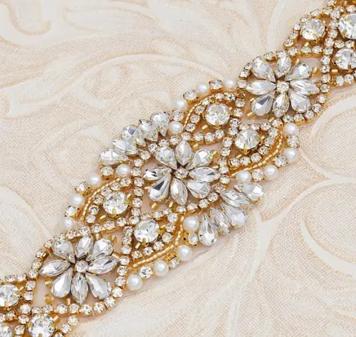 Cinto de Pedraria Dourado com Pérolas