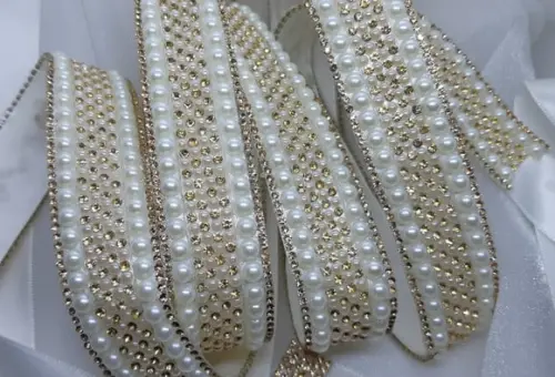Cinto de Pérolas e Strass Dourado