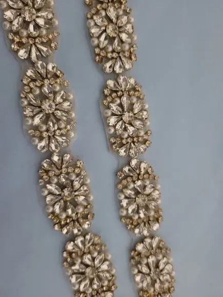 Cinto de Strass Dourado com Pérolas