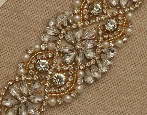 Cinto de Strass Dourado com Pérolas Aplique 55 cm