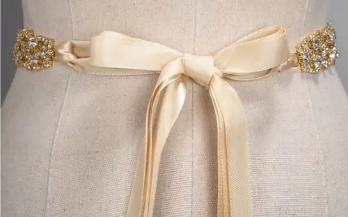 Cinto de Strass Dourado Luxuoso