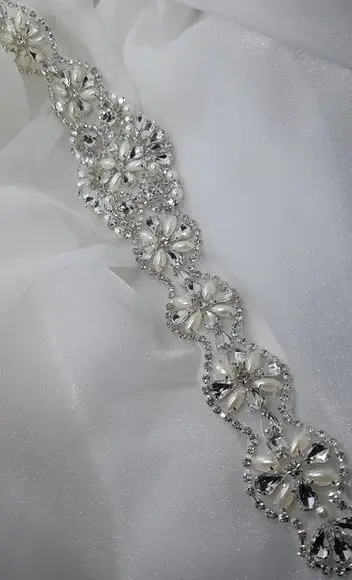 Cinto de Strass e Pérolas Prata Aplique 35 Cm!