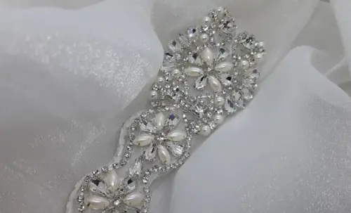 Cinto de Strass e Pérolas Prata Aplique 35 Cm!