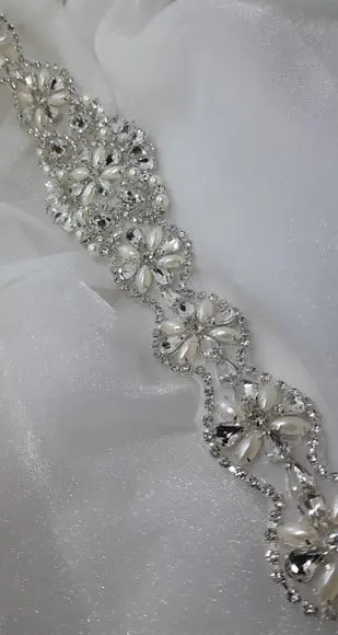 Cinto de Strass e Pérolas Prata Aplique 35 Cm!