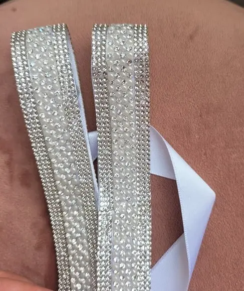 Cinto Delicado de Mini Pérolas e Strass