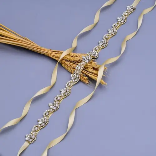 Cinto Dourado com Pedras e Pérolas