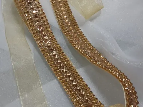 Cinto Dourado de Strass