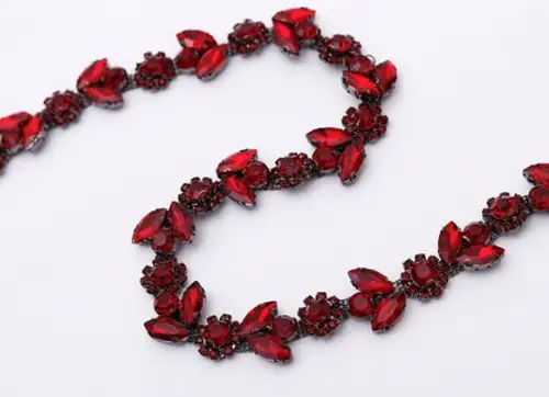 Cinto Flores de Strass Vermelho com Metal Grafite