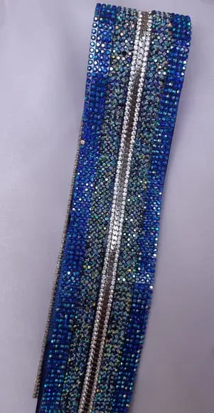 Cinto largo com strass azul furta cor e detalhe prata