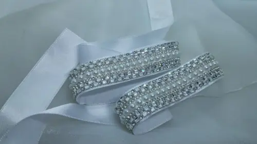 Cinto Prateado com Pérolas e Strass
