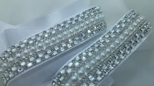 Cinto Prateado com Pérolas e Strass