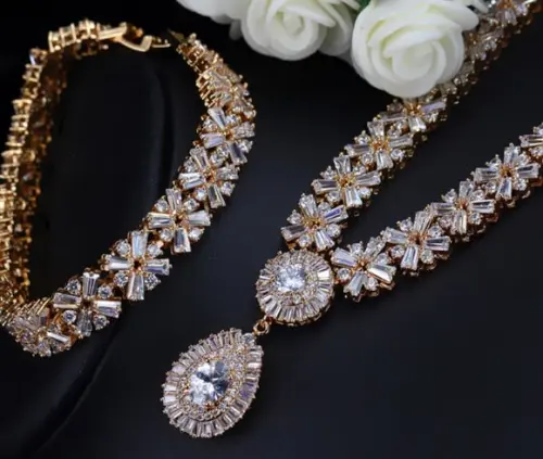 Conjunto Colar, Brinco e Pulseiras de Zircônia