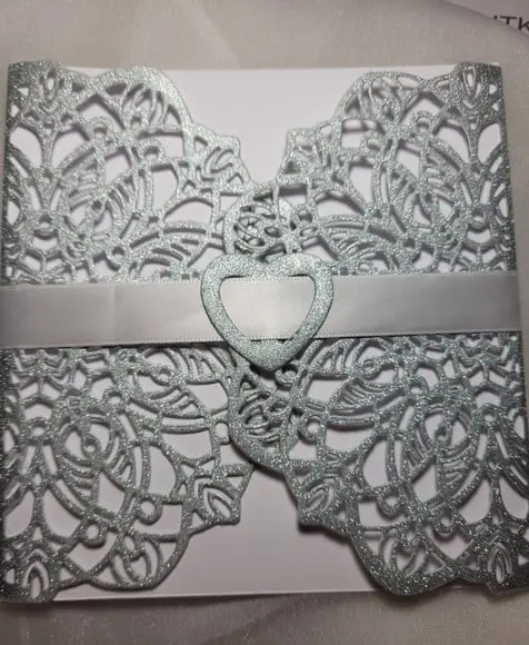 Envelope Rendado Prata com Glitter para convite casamento 15 anos