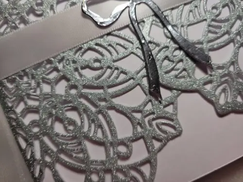 Envelope Rendado Prata com Glitter para convite casamento 15 anos