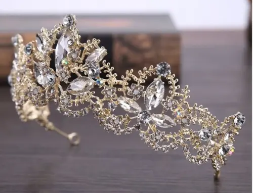 Coroa estilo barroco com Strass