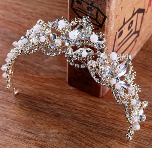 Coroa estilo barroco com Strass