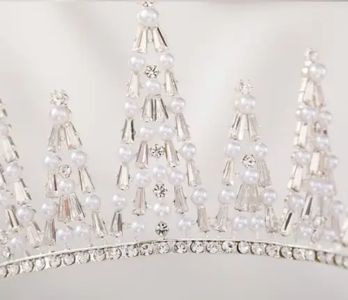 Coroa Tiara com pérolas e strass Prata