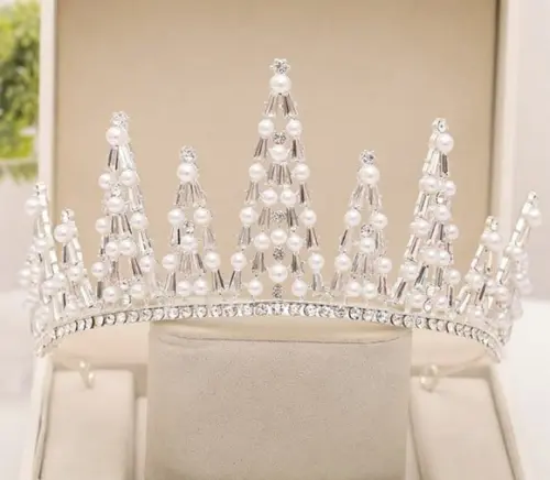 Coroa Tiara com pérolas e strass Prata