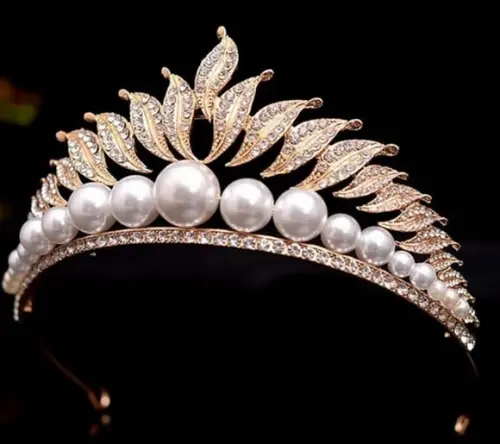 Coroa Tiara com pérolas e strass prata ou dourada