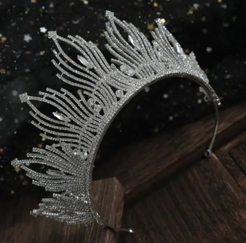 Coroa Tiara prata com fios de strass