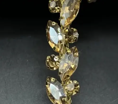 Corrente Dourada Folhas de Strass (em Vidro)