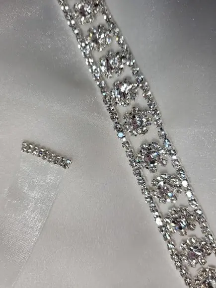 Kit com 4 Apliques Folhas de Strass Prata 56cm Cada