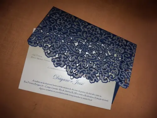 Kit com 75 envelopes rendados azul com dourado + impressão