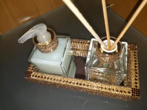 Kit Lavabo com bandeja decorada com strass e espelho