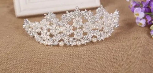 Tiara Flores de pérolas e strass