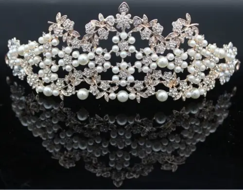 Tiara Flores de pérolas e strass
