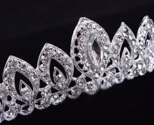 Tiara delicada de strass para noivas