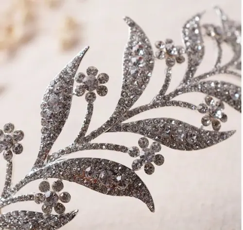 Tiara Folhas e Flores de Strass