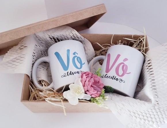 2 Canecas Revelação Avós Personalizada + Caixa mdf