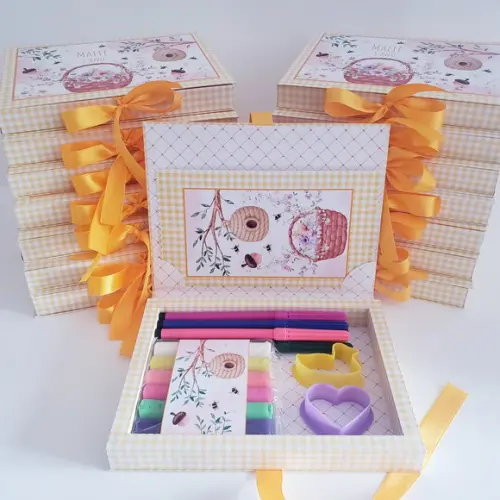 Lembrancinha Aniversário Caixinha Kit Colorir e Massinha