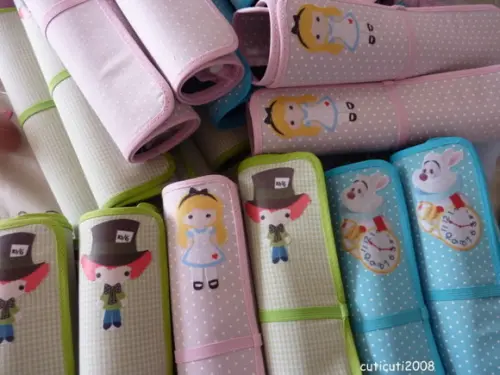 Mini Lousa de Tecido Alice no País das Maravilhas