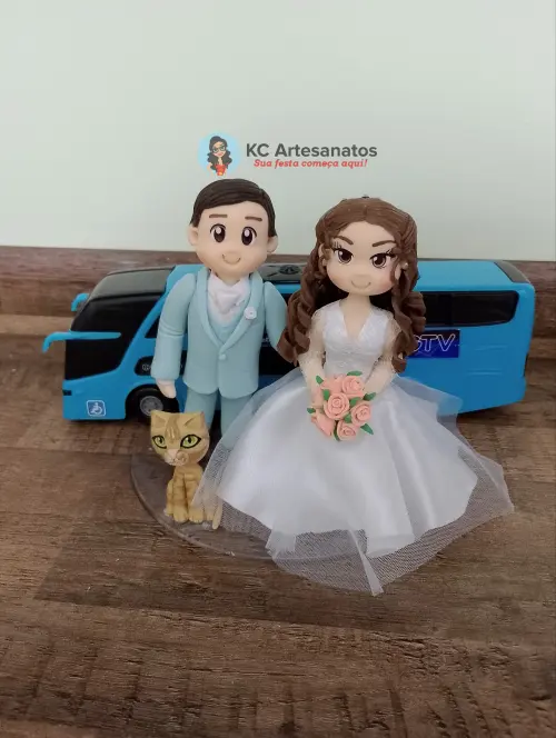 Noivinhos com ônibus
