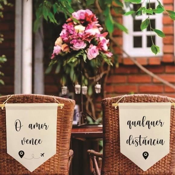 2 Flamulas Decorativas o Amor Vence Qualquer Distancia 30x40