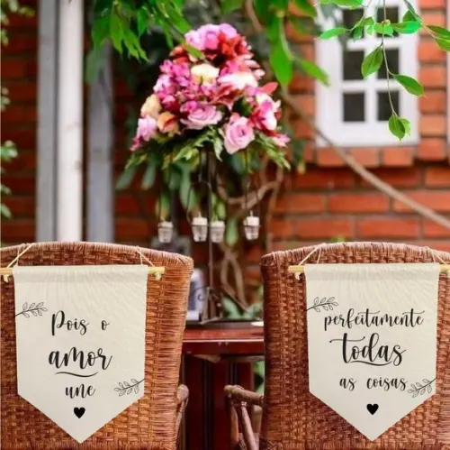 2 Flamulas Decorativas Pois o Amor Une Todas as Coisas