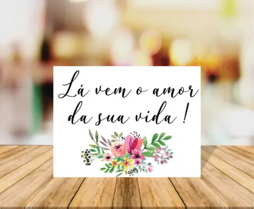 Placa de Casamento Personalizada Lá Vem o Amor Fundo Branco