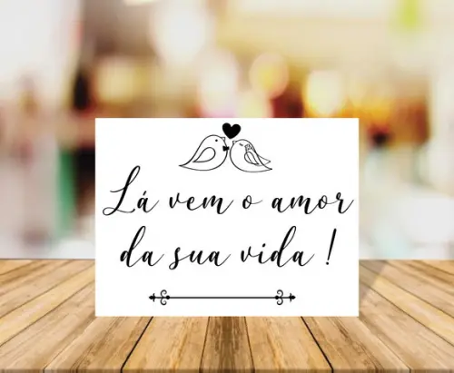 Placa de Casamento Lá Vem o Amor da Sua Vida Fundo Branco