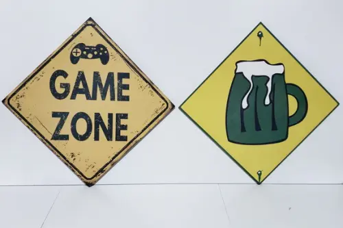 kit com 2 Placas decorativas game zone beer em MDF