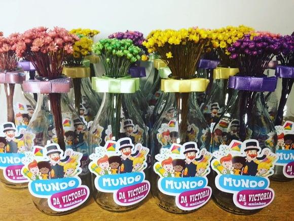Centro de mesa Mundo Bita com flores