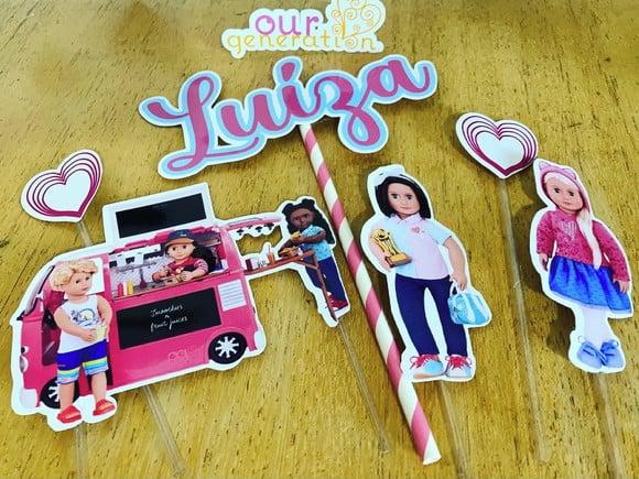 Kit topper de bolo + 20 toppers de docinhos Our Generation