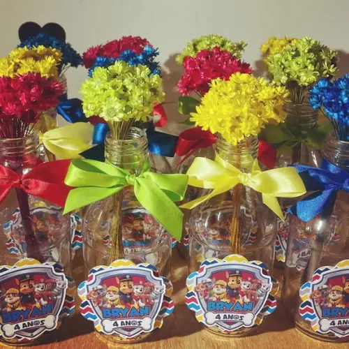 Centro de mesa Patrulha Canina com flores