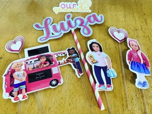 Kit topper de bolo + 20 toppers de docinhos Our Generation