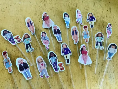 Kit topper de bolo + 20 toppers de docinhos Our Generation