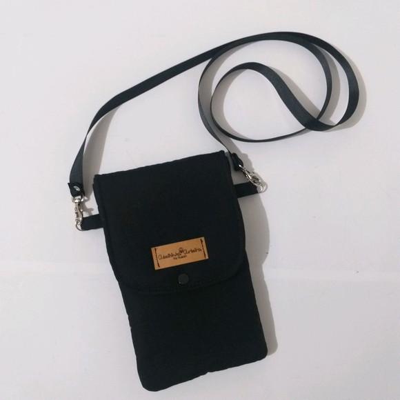 Bolsa Paulinha a tira colo porta celular