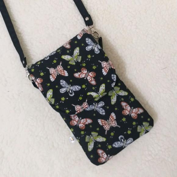 Bolsa Paulinha a tira colo porta celular