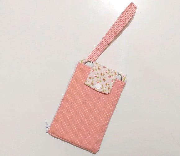 Carteira com porta celular
